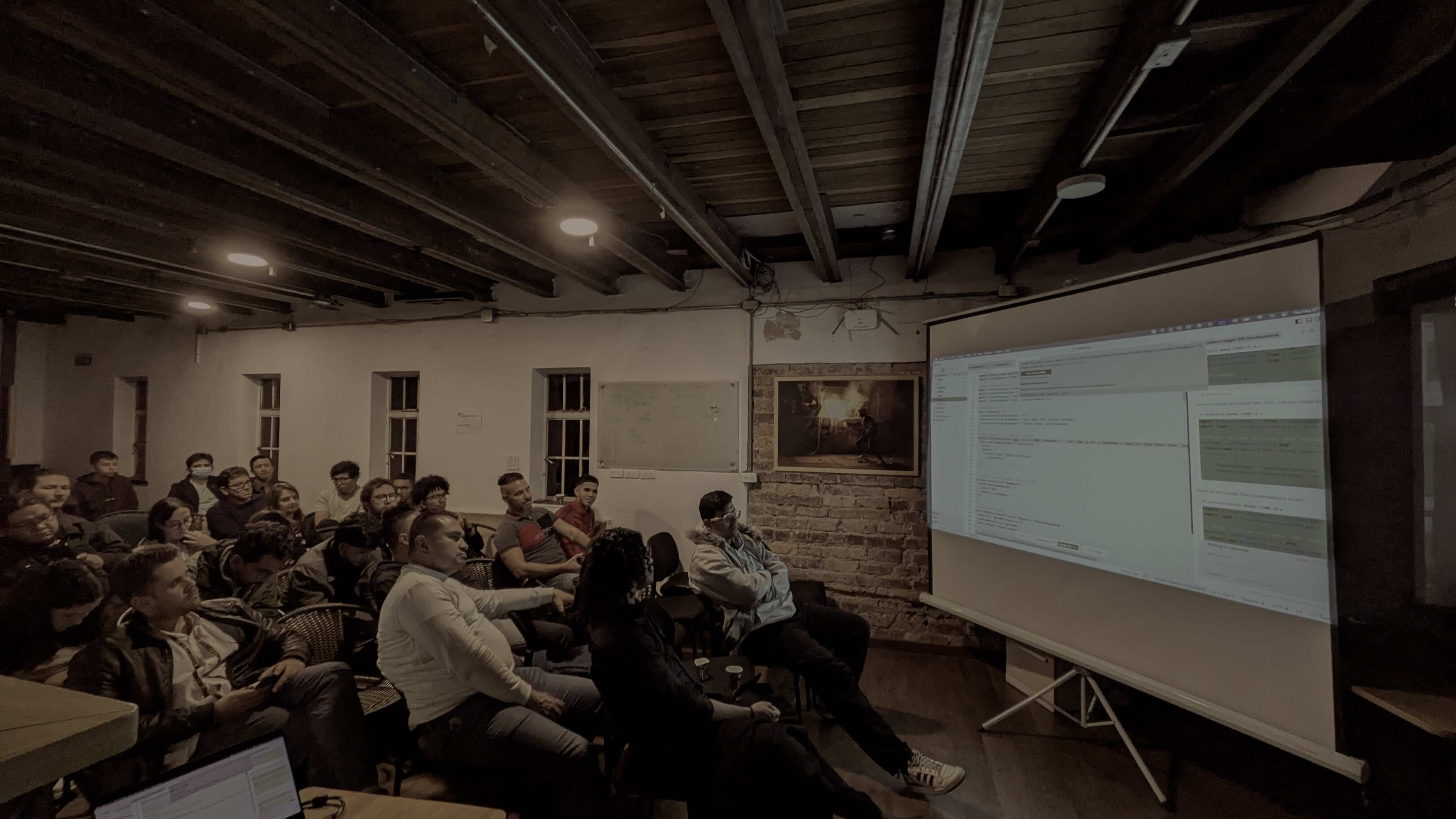 Del Vibe Coding al Impacto Real: Lo que Aprendimos en Nuestro Primer Meetup de Cursor